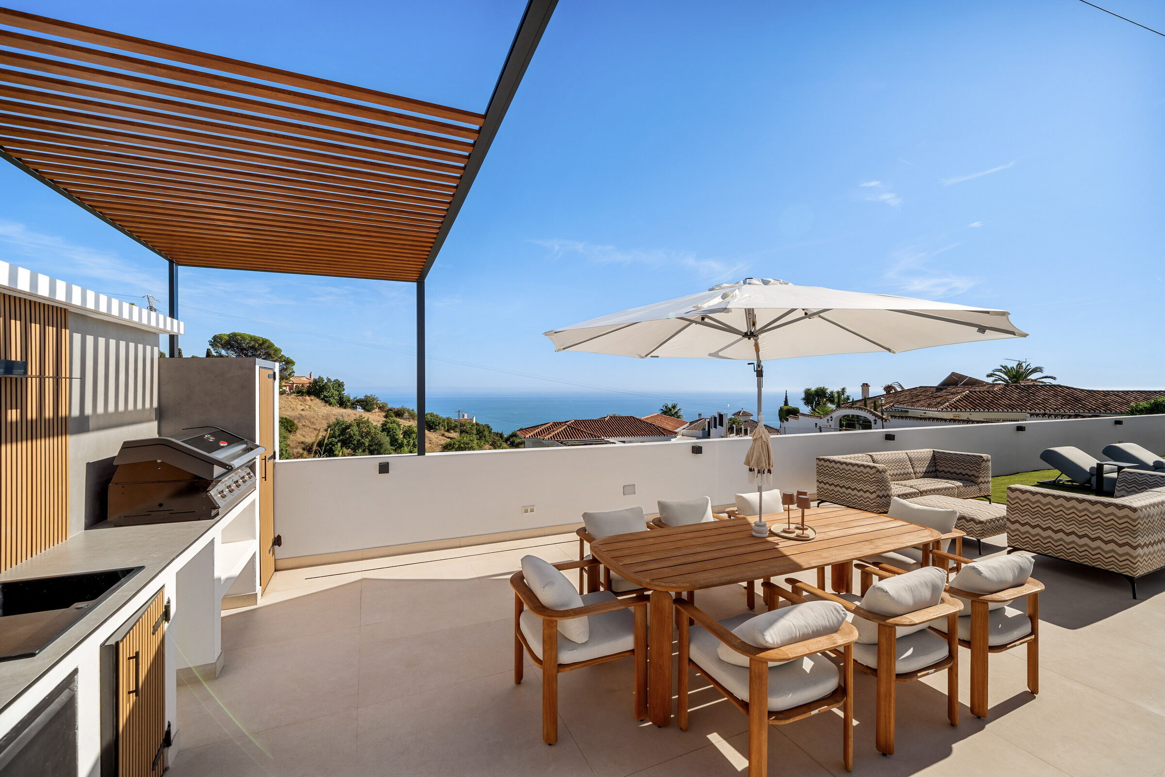 Outdoor dining terrace